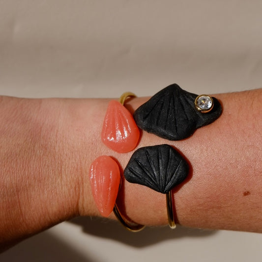 Bracelet with resin shells