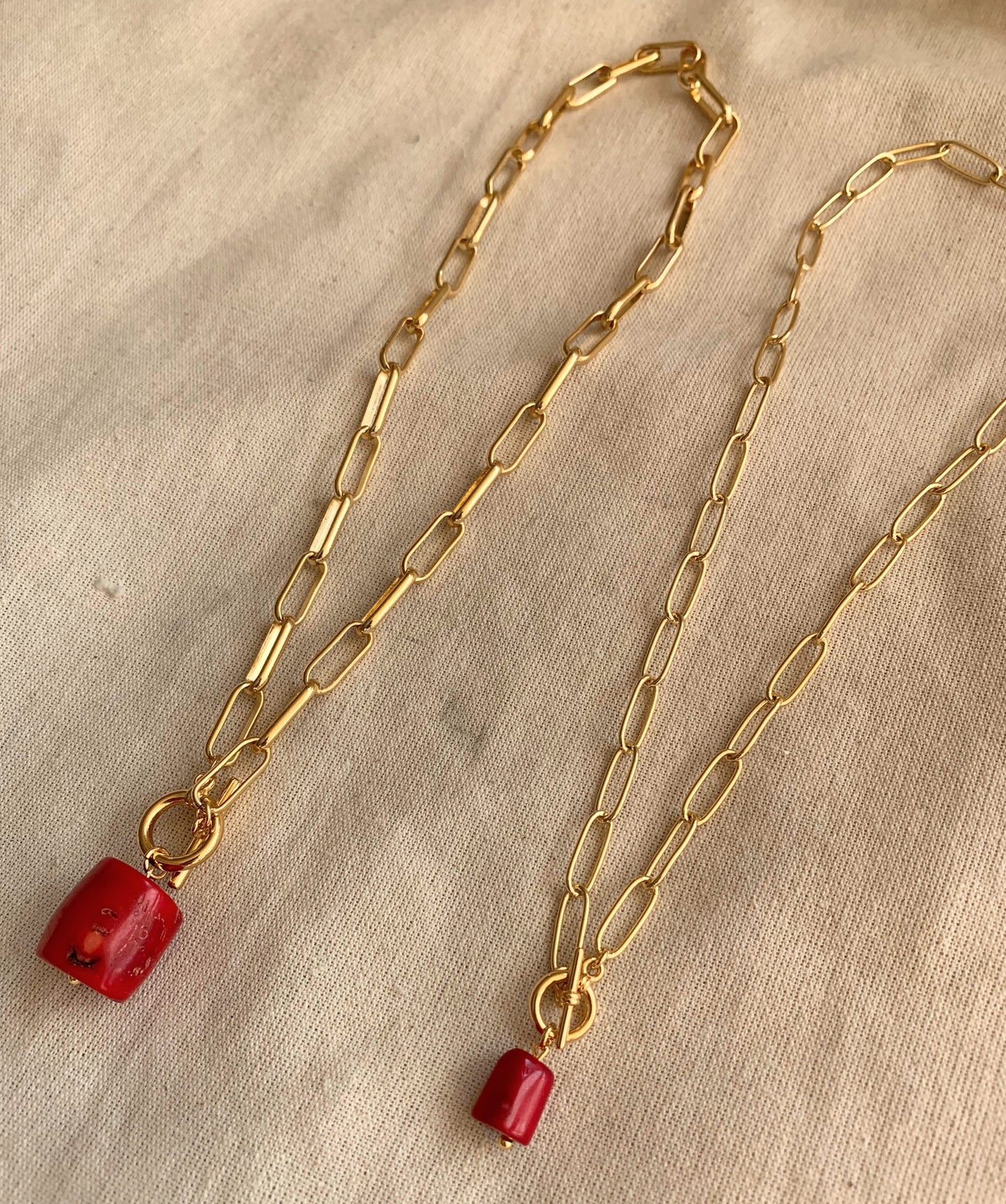 Collar eslabones y coral rojo