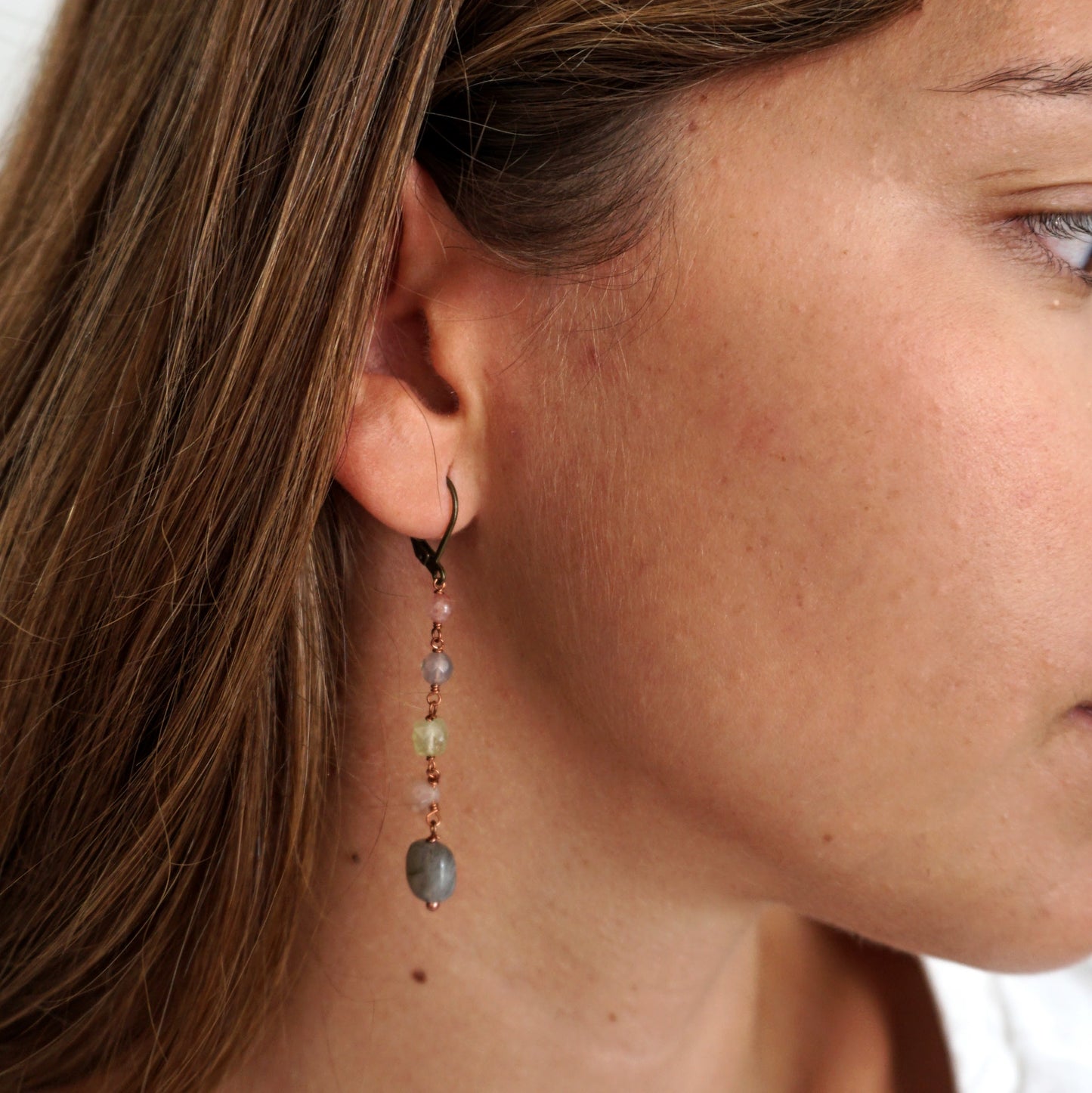 Earrings with hard stones 