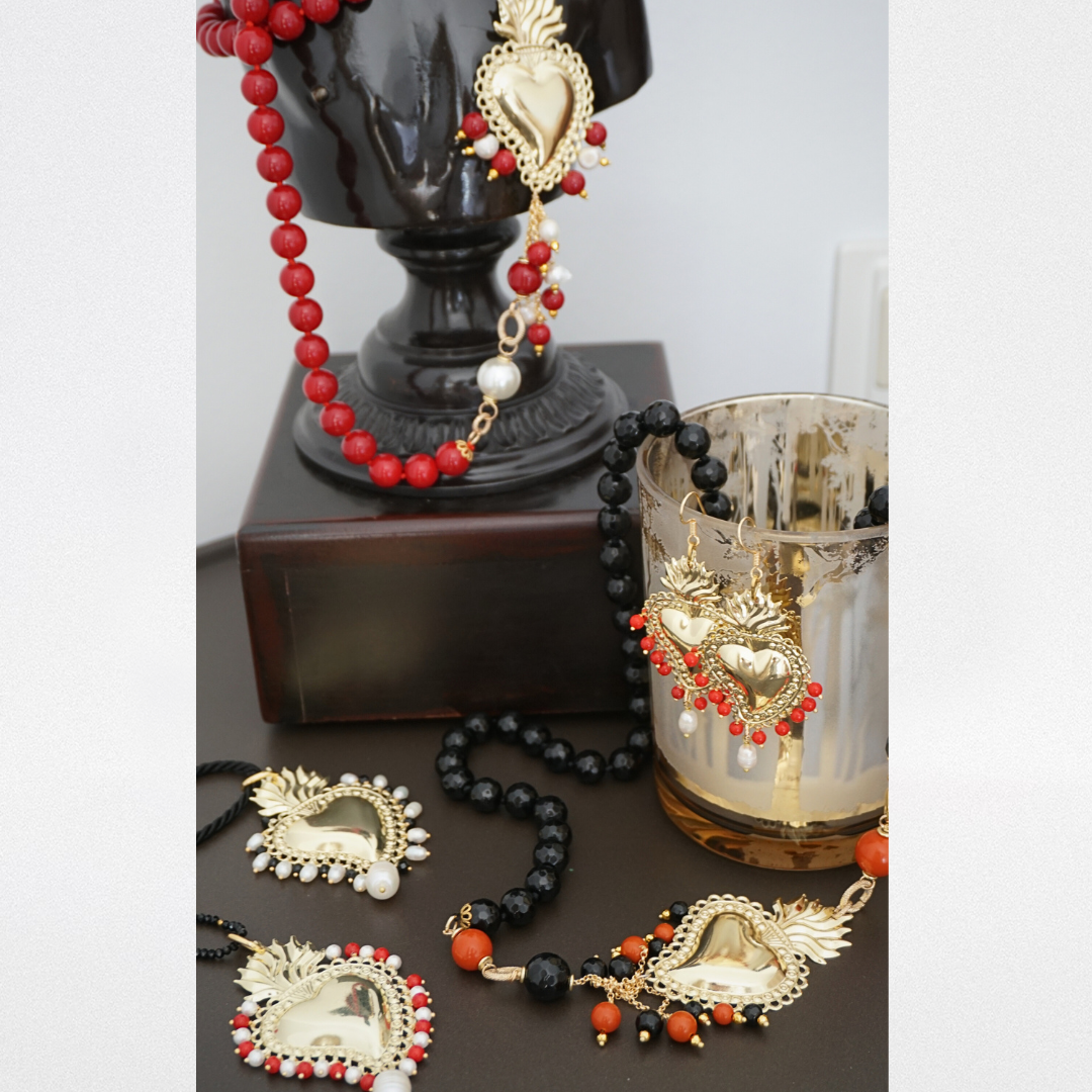 Pendientes Sacro cuore dorado con bolitas coral