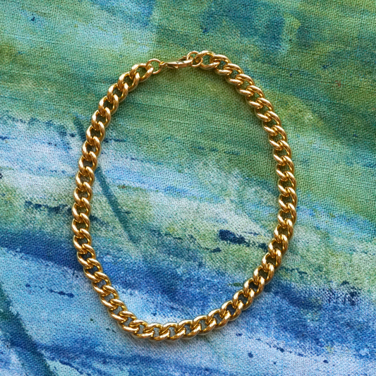 Collana corta con maglie dorate