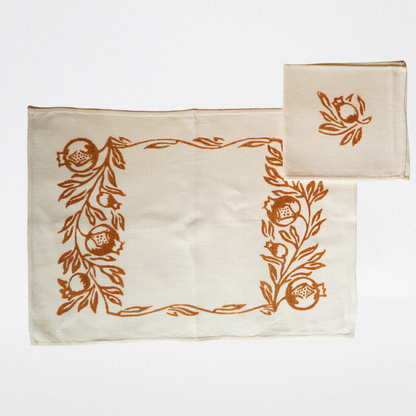 Table mat pomegranates rust/burgundy with napkin
