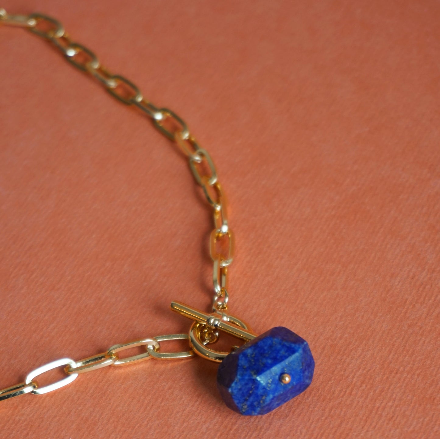 Collana a maglie con pietre colorate