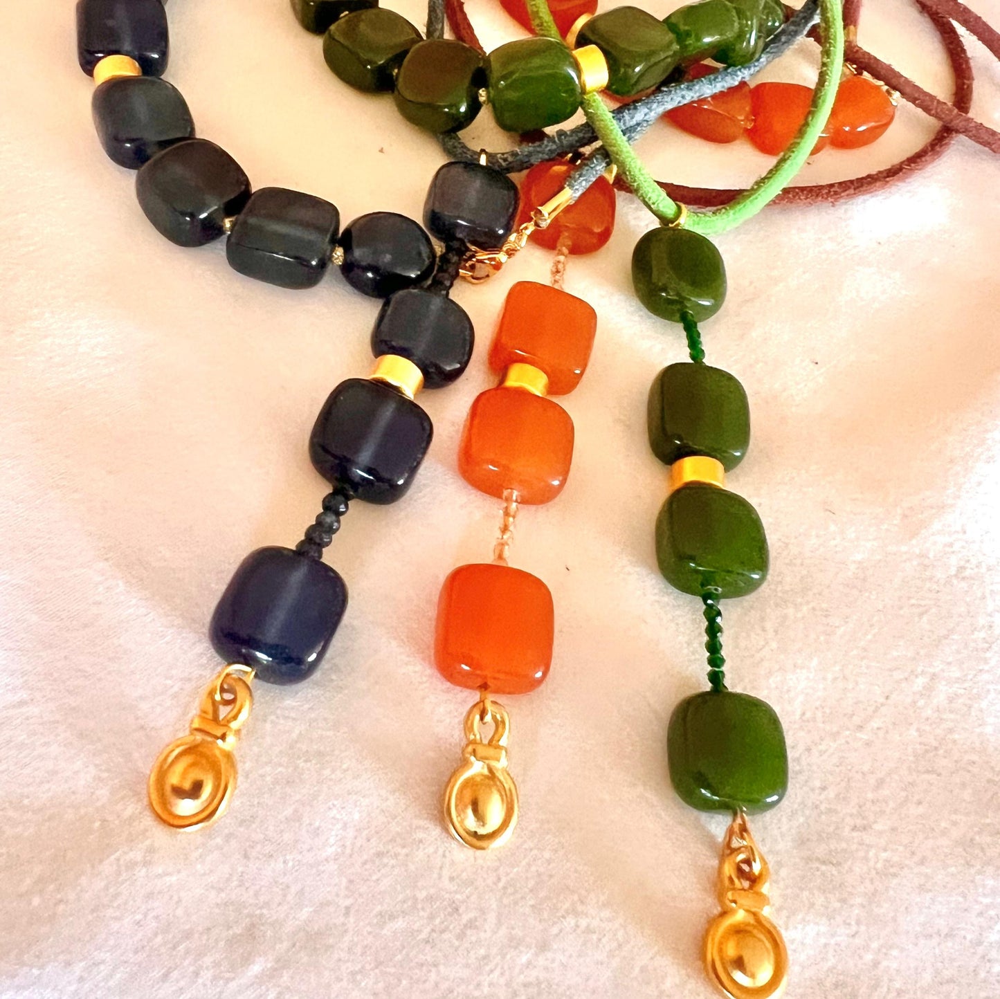 Short leather necklace with a chalcedony pendant
