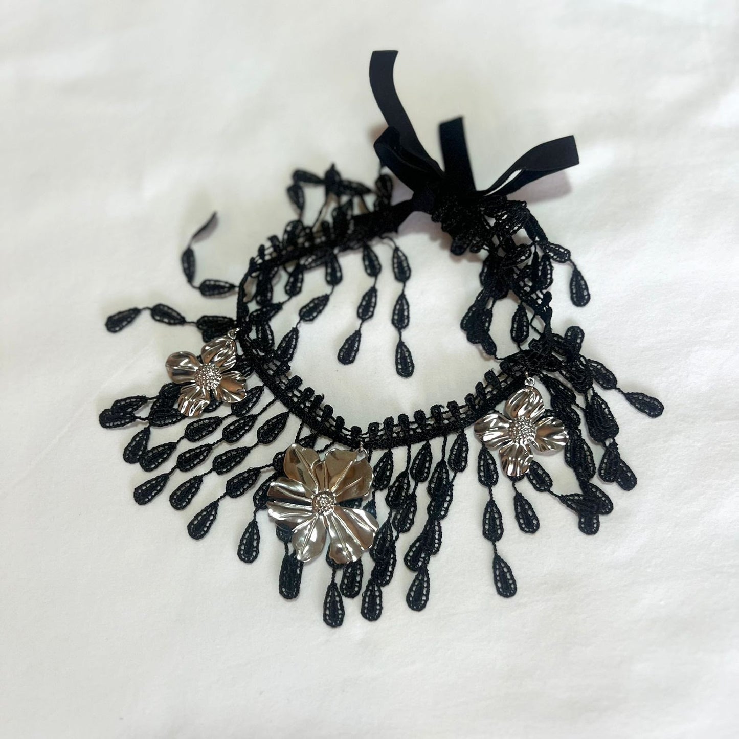 Choker lágrimas y flores
