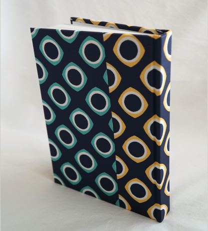 Libreta de Seda Estampado Geométrico Azul Marino "Occhi gialli"