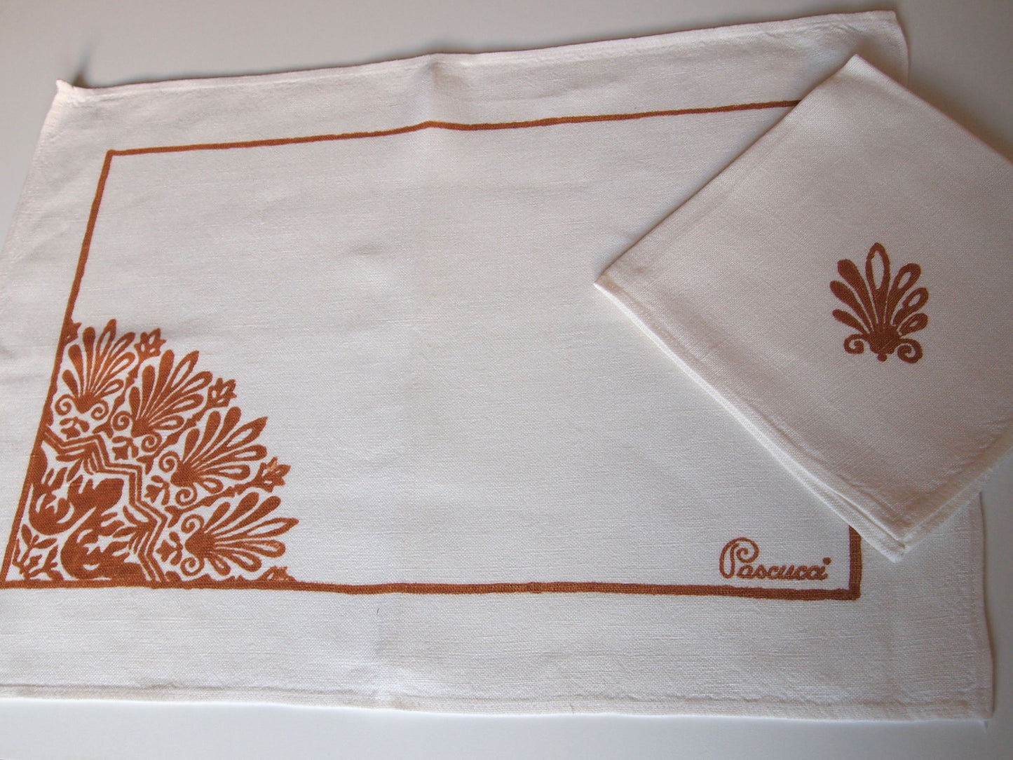 Table mat 411 rust with napkin