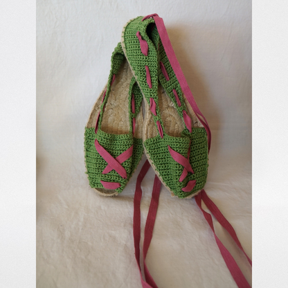 Alpargata verde cinta rosa